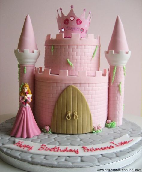 sleeping beauty castle cake Cupcakes Princesas, Aurora Cake, Sleeping Beauty Birthday Party, Sleeping Beauty Cake, Bolo Rapunzel, Sleeping Beauty Party, Princess Castle Cake, 5th Birthday Cake, Disney Birthday Cakes