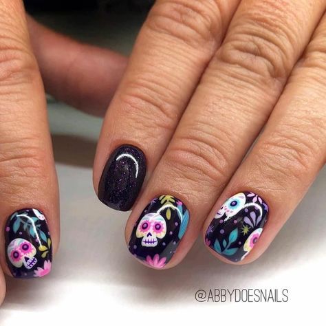 Dis De Los Muertos Nail Ideas, Catrina Nails Design, Day Of The Dead Nail Art, Halloween Skull Nails, Dia De Los Muertos Nail Ideas, Catrina Nails, Sugar Skull Nail Art, Day Of The Dead Nails, Dead Nails