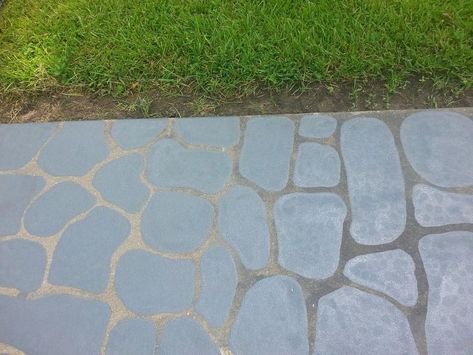 Sidewalk Stencil, Painted Stepping Stones, Concrete Sidewalk, Yard Makeover, Diy Projects For The Home, Concrete Stepping Stones, Walkways Paths, Recycle Cans, Outdoor Stone