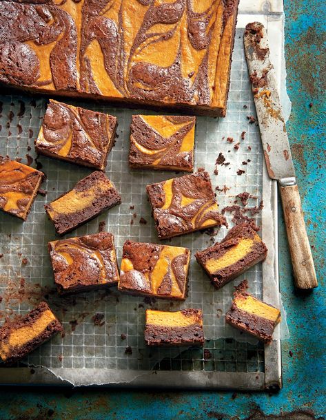 With these swirled brownies, you’ll satisfy both pumpkin and chocolate lovers. Leftover Pumpkin Pie, Leftover Pumpkin, Pumpkin Desserts, Pumpkin Pie Filling, Thanksgiving Desserts, Pumpkin Chocolate, Pumpkin Dessert, Baked Pumpkin, Easy Pumpkin