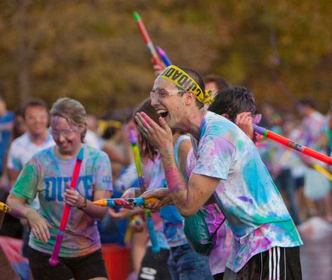 Fill water guns with watercolors and have a fight while wearing white clothes. This needs to happen. from student paintwars Outdoor Games For Teens, University Photography, Paintball Party, Carnival Games For Kids, Group Games For Kids, Dinner Party Games, Color Wars, Youth Group Games, Rainy Day Fun