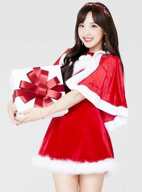 Nayeon Christmas Icon, Blackpink And Red Velvet, Nayeon Christmas, Stylish Leather Jacket, Revealing Outfits, Swap Gifts, Cute Scarfs, Twice Nayeon, Christmas Icons