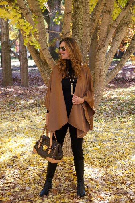 Wrap Poncho Outfit, Brown Cape Outfit, Camel Cape Outfit, Brown Poncho Outfit, Pancho Outfit, Crochet Poncho Free Pattern Woman, Long Necklace Outfit, Camel Outfit, Poncho Outfit