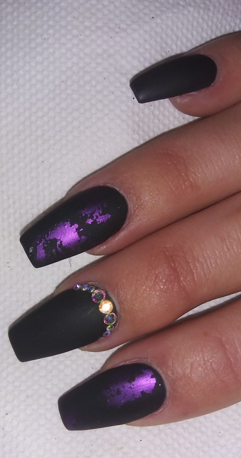 Gel black polish matte coat and purple foil. Helen's nails Black And Purple Matte Nails, Black And Purple Wedding Nails, Black Purple Gold Nails, Black Nails With Foil, Purple Foil Nails, Black Foil Nails, Dark Purple And Black Nails, Mat Black Nails, Purple Black Nails