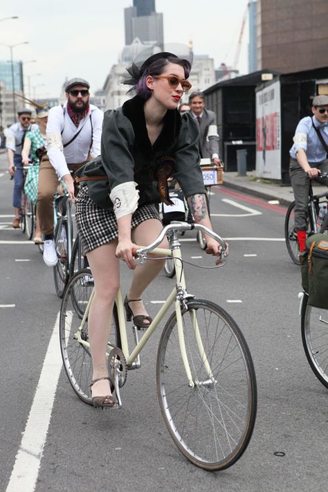 Urban Bike Style, Tweed Ride, Bicycle Chic, Tweed Run, Style 2014, Female Cyclist, Road Bike Women, Cycle Chic, Mountain Bike Shoes