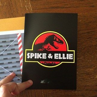 36 Things Everyone Who Loves "Jurassic Park" Will Appreciate Wedding Invitations Funny, Jurassic Wedding, Dinosaur Wedding, Senior Graduation Quotes, Graduation Invites, Funny Guys, Funny Wedding Invitations, Booth Wedding, Funny Ideas