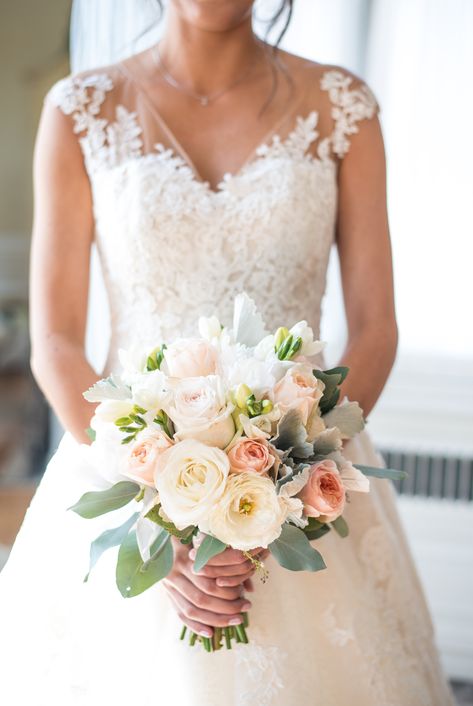 Peach Bridal Bouquet, Summer Bridal Bouquet, Bridal Bouquet Peach, Bridal Bouquet Summer, Bridal Bouquet Fall, Fresh Wedding Flowers, Silk Wedding Bouquets, Wedding Bouquets Bride, Bridal Bouquet Flowers