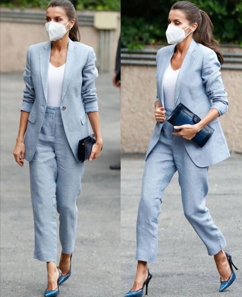 Light Blue Trousers Outfit, Baby Blue Blazer Outfit, Light Blue Blazer Outfits For Women, Blue Pants Outfit Work, Light Blue Blazer Outfit, Blue Blazer Outfits For Women, Jean Claro, Bulgari Earrings, Blue Trousers Outfit