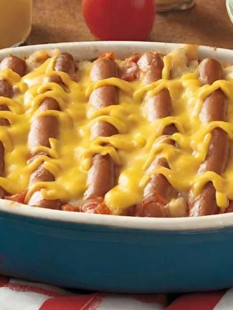 Cheesy Hot Dog Casserole: A Fun Twist on Chili Dogs Vegan Pie Crust Recipe, Hot Dog Casserole, Fluffy Cornbread, Chili With Beans, Delicious Cornbread, Mango Smoothie Recipes, Formula Recipes, Hot Dog Toppings, Cheesy Casserole