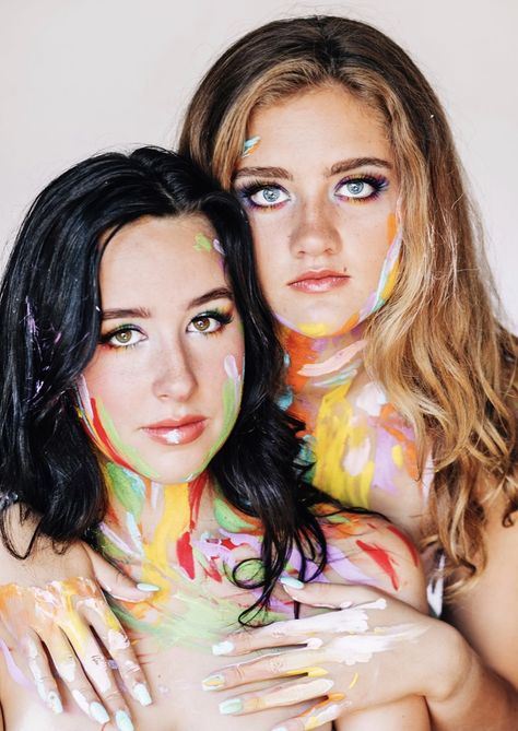 Paint Splatter Photoshoot, Pride Photoshoot, Paint Photoshoot, Colorful Photoshoot, Paint Splats, Friend Painting, Fotos Ideas, Paint Photography, Photoshoot Photography