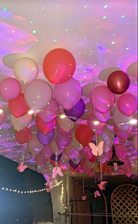 200s Bday Party, 23rd Bday Party Ideas, 2000s 21st Birthday Party, Gemini Birthday Aesthetic, Interactive Birthday Party Ideas, Y2k House Party, Hannah Montana Party Decorations, 2000 Party Decorations, 00s Birthday Party Theme