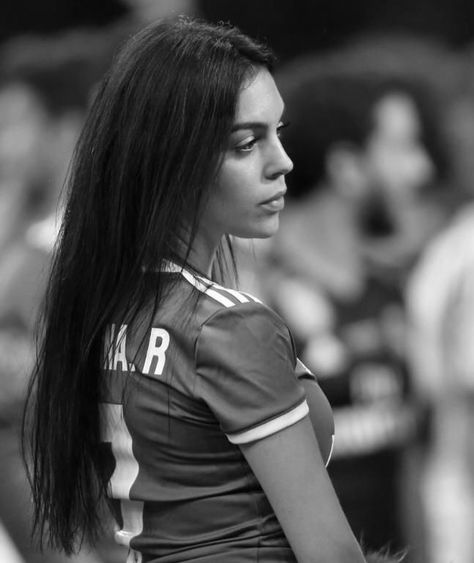 georgina rodriguez Footballers Wives, Ronaldo Photos, Georgina Rodriguez, Cr7 Jr, Kang Ho Song, Football Wags, Breakup Picture, Beautiful Profile Pictures, Recent Movies