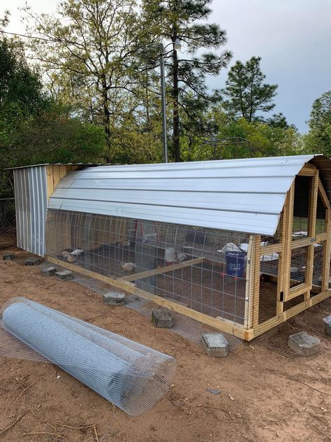 Reban Ayam, Cute Chicken Coops, Chicken Coop Garden, Chicken Shed, Chicken Barn, Backyard Chicken Coop Plans, Diy Chicken Coop Plans, Chicken Coop Run, Backyard Chicken Farming