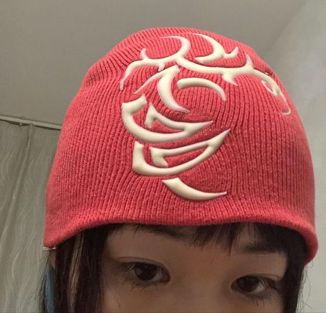 Red Vintage Aesthetic, Funky Hats, Red Beanie, Cool Fits, Red Vintage, Cute Hats, Cool Hats, Dream Clothes, Vintage Aesthetic