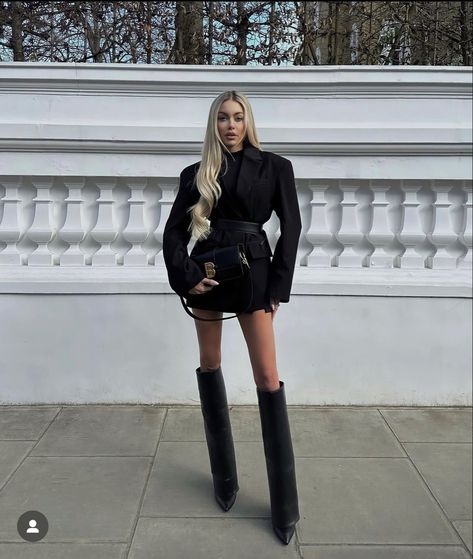 Outfits Knee High Boots, Aesthetic Fall Outfit, Luxury Lifestyle Aesthetic, Black Minimal, Lifestyle Aesthetic, Aesthetic Fall, Paris Outfits, Event Outfit, Outfit Winter