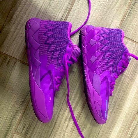 Follow for more nba kicks: #lameloballshoes #basketballshoes #basketball #nba #nbakicks #nbashoes #nbasneakers #fashion #shoes #sneakers #kicks #trainers Basketball Shoes Lamelo Ball, Lamelo Ball Basketball Shoes, Melo Basketball Shoes, Basketball Girl Shoes, Lamelo Basketball Shoes, Basketball Shoes Lamelo, Good Basketball Shoes, Neon Basketball Shoes, Colorful Basketball Shoes