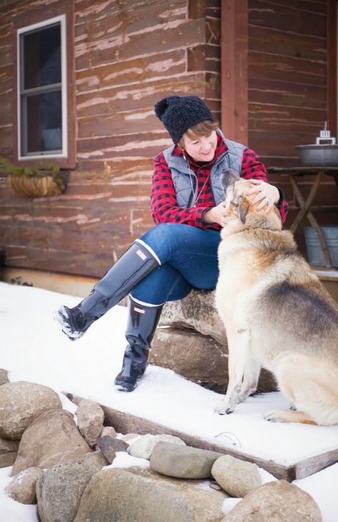 My Favorite Ways to Style Hunter Boots Wearing Red and Black Flannel Shirt, Slouch Hat, Skinny Jeans, and Wellies Style Hunter Boots, Red Hunter Boots, Hunter Boots Outfit, Black Flannel Shirt, Red Hunter, Hunter Outfit, Red And Black Flannel, Black Flannel, Timberland Style