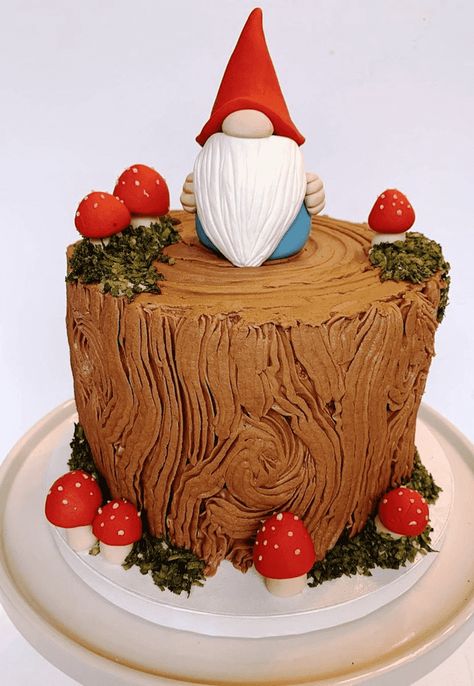 Gnome Cake Ideas, Gnomes Cake, Gnome Birthday Cake, Gnome Cakes, Gnome Cake, Gnome Birthday, Norwegian Style, Christmas Desserts Easy, Cake Designs Images