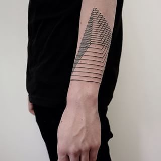 The 34 Kinds Of Tattoos That Look Insanely Hot On Guys Gotik Tattoo, Geometric Line Tattoo, Tatuagem Masculina Pequena, Tattoos Geometric, Geometric Tattoo Design, Geometric Tattoos, Beard Tattoo, Dark Tattoo, Best Tattoo Designs