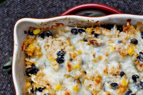 Mexican chicken rice bake Cheese And Rice, Chicken Black Bean, Cheesy Chicken And Rice, Rice Bake, Black Bean Corn, Corn Cheese, Diner Recept, Chicken And Rice, Think Food