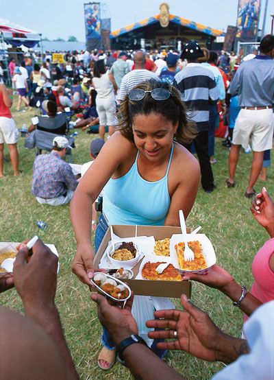 Getting to see some of the best jazz, blues, zydeco, and gospel musicians in the world is a fine reason to go to the New Orleans Jazz & Heritage Festival... but so is the food. New Orleans Jazz Festival, Rock Musicians, French Creole, Festival Food, Food Fest, Recipes Drinks, New Orleans Jazz, Louisiana Recipes, One Note