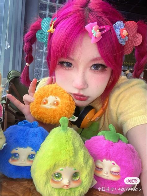 Kidcore Girl, Pink Hair Makeup, Core Fashion, Color Streaks, Hair Color Streaks, Kid Core, Hair Dye Colors, Hair Reference, Black Girls Hairstyles