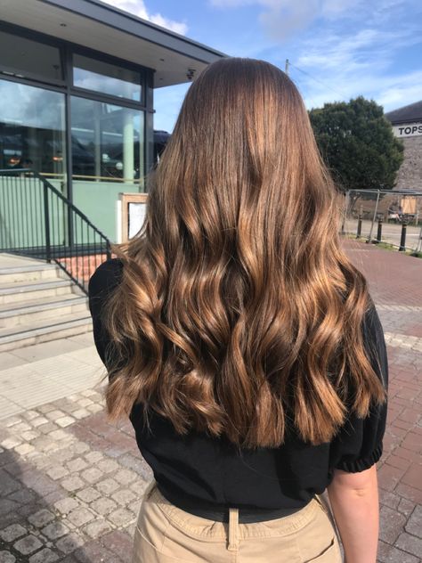 Long Light Brown Hair, Warm Brown Hair, Brown Wavy Hair, Light Curls, Golden Brown Hair, Brown Hair Looks, Brown Hair Balayage, Long Light, Long Brown Hair