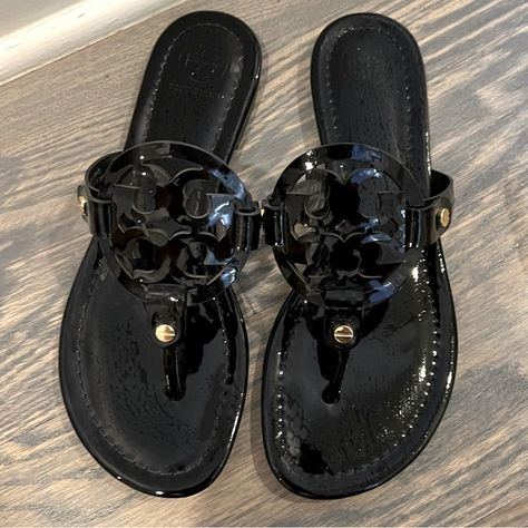 size 6- BOUTIQUE- tory Burch Sandals- black Tony Burch Sandals, Outfits With Black Slides, Black Tory Burch Sandals Outfit, Sparkly Chanclas, Tory Burch Sandals Outfit, Tory Burch Sandals Black, Black Tory Burch Sandals, Tory Burch Slippers, Tory Burch Black Sandals