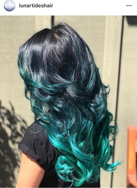 Teal Halo Hair, Silver And Teal Hair, Blue Green Hair Color Ideas, Unique Ombre Hair Color Ideas, Dark Teal Hair Ombre, Teal Hair Color Turquoise, Blue And Green Hair Ombre, Teal Underneath Hair, Turquoise Hair Highlights