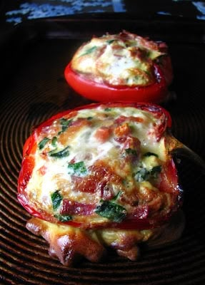 Healthy Baked Breakfast Peppers! Great breakfast recipe! Trying this tomorrow… Mrc Recipes Metabolic Research Centers, Healthy Baked Breakfast, Mrc Recipes, Breakfast Peppers, Baked Breakfast, Egg Benedict, Canapes Recipes, Healthy Baked, Edible Food