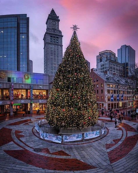 Boston Massachusetts Christmas, Christmas In Boston Massachusetts, Boston Christmas Aesthetic, Boston Christmas, Christmas Boston, North End Boston, Boston Pictures, Boston Aesthetic, Boston Winter