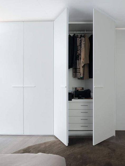 Young and Modern Interior Design of an Urban Apartment – My Life in 80m2 by Poliform | DigsDigs Modern Closet Doors, Design Interior Modern, Armoire Entree, Bedroom Closet Doors, Closet Door Handles, Closet Door Hardware, Hallway Closet, White Closet, Interior Design Minimalist