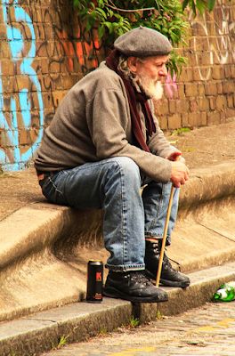 The Beret Project: Beards & Berets Grandpa Clothes, Male Sketches, Mode Ab 50, Street Photography People, Male Pose, Grandpa Style, Male Pose Reference, Boho Art Drawings, Couple Silhouette