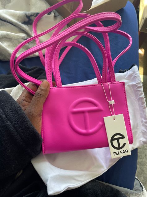 Pink Telfar Azalea Bag!! 💗🙂she so pretty 💗#c2k #y2kfashion #y2kaesthetic #luxurybag Rose Gold Telfar Bag, Telfar Pink Bag, Azalea Telfar Bag Outfit, Azalea Telfar Bag, Pink Telfar Bag Outfit, Telfar Azalea, Pink Telfar Bag, Telfar Small Bag, Telfar Bag Outfit