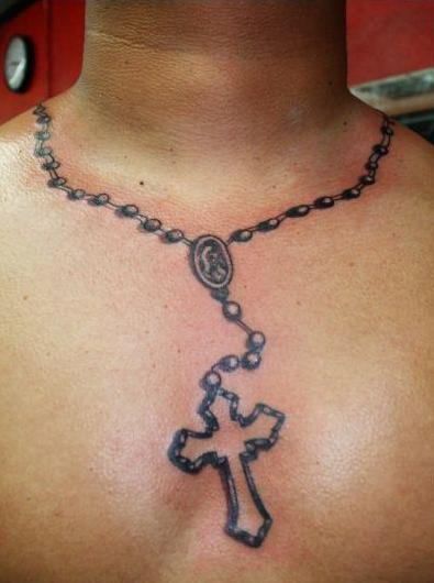 Tatuajes de Rosarios [+60 Fotos con Diseños Increibles] Cross Necklace Tattoo, Rosary Bead Tattoo, Tattoo Special, Stammestattoo Designs, Tattoo Homme, Best Neck Tattoos, Rosary Tattoo, Necklace Tattoo, Cross Tattoo For Men