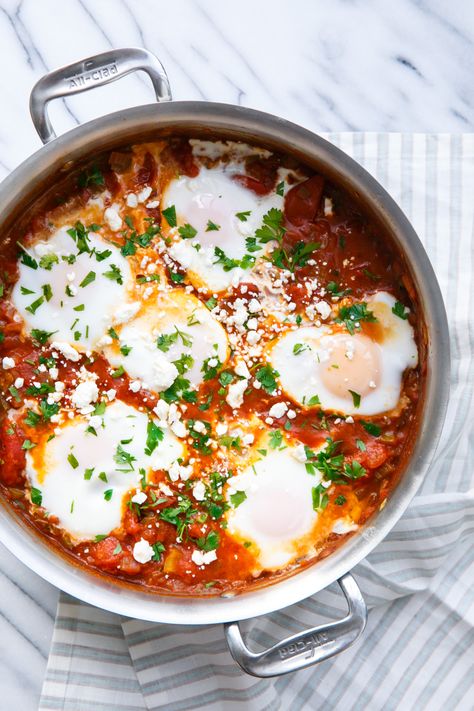 Shakshouka (Poached Eggs in Spicy Tomato Sauce) | Love and Olive Oil Eggs In Tomato Sauce, Shakshuka Recipe, Spicy Tomato Sauce, Detox Soup, Breakfast Healthy, Glutenfree Dairyfree, Coffee Breakfast, Breakfast For Dinner, Poached Eggs