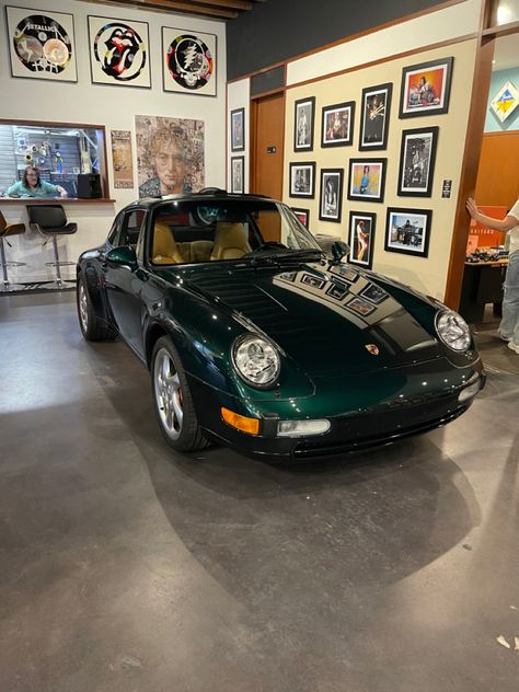 Car Showroom, Porsche Carrera, Classic Porsche, Classic Cars Vintage, Classic Car, Luxury Cars, Showroom, Porsche, Classic Cars