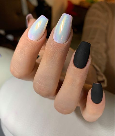 Matte & shiny mix nails Mixed Matte And Shiny Nails, Mix Nails, Black White Nails, Nail Shimmer, Shiny Nails, Trends 2023, Hair Nails, Nail Inspiration, Matte Nails