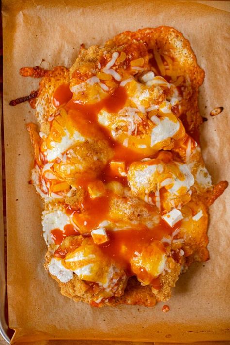 Domino's Hot Buffalo Chicken is a spicy, cheesy appetizer of crispy chicken smothered in tangy buffalo sauce and ranch dressing. #chicken #dominos #dominosrecipes #copycatrecipes #buffalochicken #buffalosauce #dinner #dinnerthendessert Buffalo Chicken Pizza Recipe, Buffalo Chicken Recipe, Buffalo Chicken Sandwich, Chicken Scallopini, Buffalo Chicken Bites, Chicken Pizza Recipes, Spicy Buffalo Chicken, Cheesy Appetizer, Buffalo Chicken Recipes