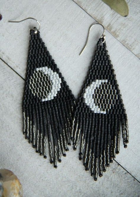 Native American Beadwork Earrings, Beaded Moon, Seed Bead Jewelry Tutorials, Jewelry Making Books, Seed Bead Jewelry Patterns, Bead Loom Designs, Diy Jewelry Earrings, Hand Painted Earrings, Brick Stitch Earrings