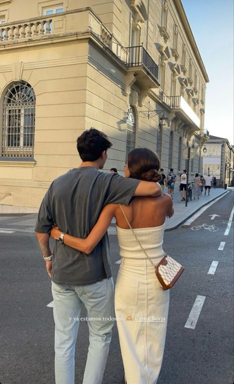 Italian Couple Outfit, Classy Relationship Aesthetic, Well Dressed Couple, Italy Couple Outfits, Elegant Couple Outfits Classy, Italy Aesthetic Couple, Couples Picture Ideas Aesthetic, Italy With Boyfriend, Couple In Italy