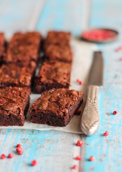 Pink peppercorn brownies. Cupcakes Pink, Pink Peppercorn, Shake N Bake, Best Brownies, Just Bake, Classic Cake, Baking Blog, Pink Pepper, Brownie Bar