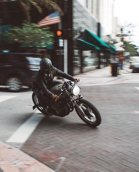 Motorcycle Photo Shoot, Starboy Aesthetic, Triumph Bonneville T120, Scrambler Cafe Racer, Bike Photos, Motorbike Art, Biker Photography, Scrambler Custom, Motorcycle Photography