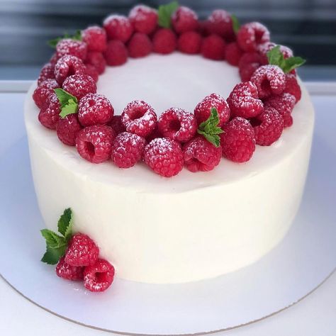 Dalia • milk + honey on Instagram: “Honey Cake with Fresh Raspberries🍰” Raspberry Cake Decoration, Decor Cake, Raspberry Cake, Fresh Raspberries, Honey Cake, Milk Honey, Cake Decor, Milk And Honey, Cake Decoration