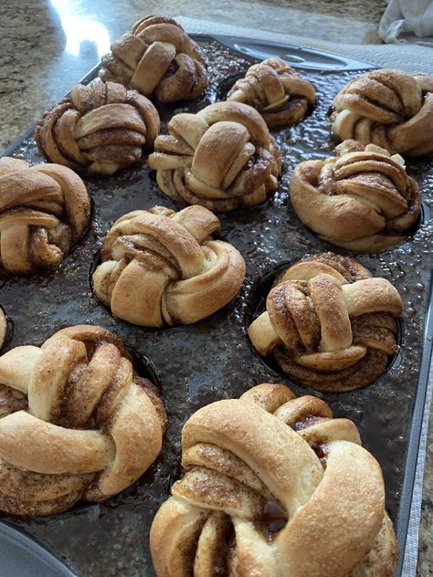 These are insanely delish! Braided cinnamon sticky buns 🤤 | For The Love Of Food Richard Bertinet, Cinnamon Babka, Cinnamon Sticky Buns, Sticky Bun, Baking Buns, Kitchen Wrap, Twist Bun, Sticky Buns, Muffin Tin