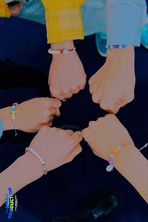 Soobin Bracelet, Beomgyu Bracelet, Yeonjun Bracelet, Taehyun Hueningkai, Beomgyu Taehyun, Blackpink Poster, Bracelet Ideas, Lokai Bracelet, Live Lokai Bracelet