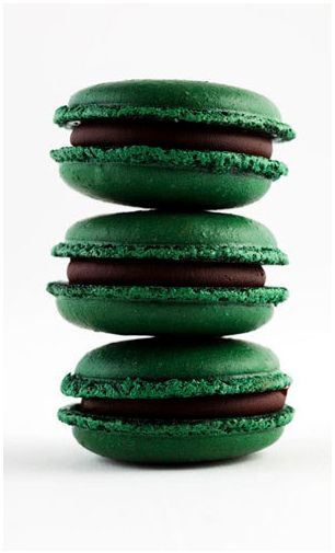 « macaron »  For more follow https://www.pinterest.com/fearlessqueen Green Macaroons, Green Macarons, Macaron Filling, French Macaroons, French Green, Christmas Sweets, French Macarons, Special Cake, Macaroons