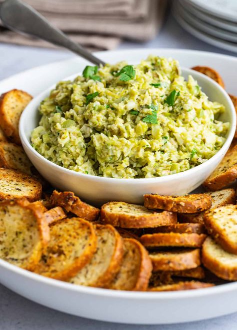 Artichoke Tapenade, Gf Appetizers, Artichoke Appetizer, Mediterranean Appetizers, Tapenade Recipe, Paleo Recipies, Crowd Pleasing Appetizers, Easy Pasta Dishes, Vegetarian Appetizers