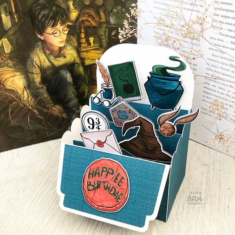 Harry Potter Pop Up, Harry Potter Box, Carte Harry Potter, Harry Potter Gift Box, Harry Potter Birthday Cards, Harry Potter Cards, Harry Potter Free, Harry Potter Crochet, Harry Potter Bday