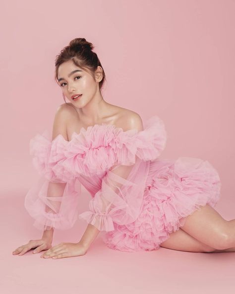 Pink Dress Studio Photoshoot, Andrea Brillantes Photoshoot, Pretty In Pink Photoshoot, Pink Dress Photoshoot, Girl Photoshooting Ideas, Pink Ruffled Dress, Photoshooting Ideas, Bday Photoshoot, Quinceanera Photoshoot